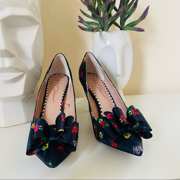 New Betsey Johnson black floral print pointed toe bow heels shoes - Picture 3 of 11